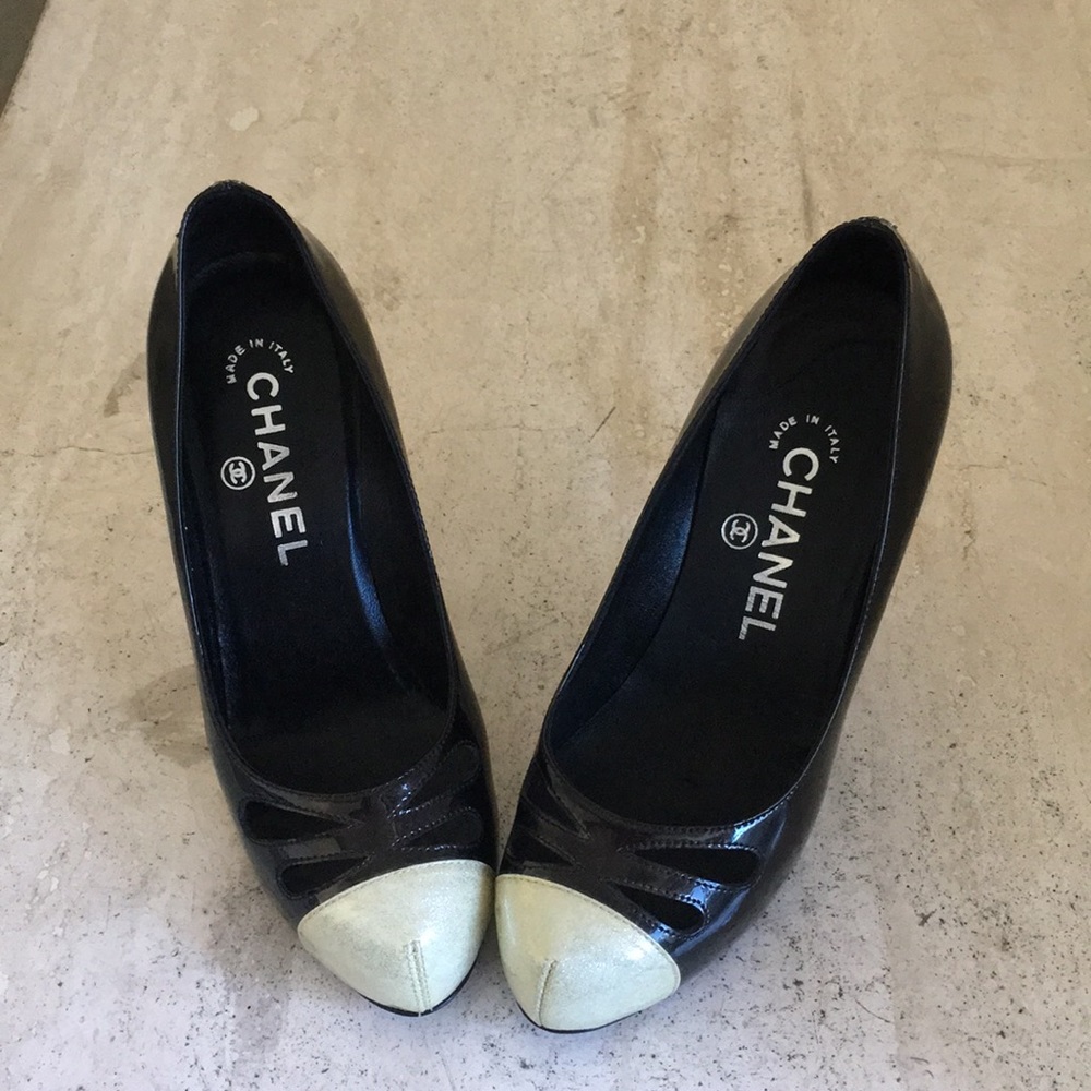 Classic and timeless heels with platform